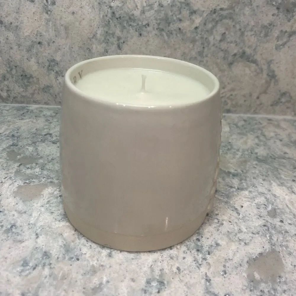 White Christmas Tree Scented Candle - Picture 4 of 8